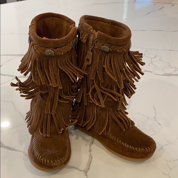 minnetonka fringe boots kids